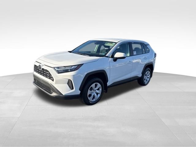 2025 Toyota RAV4 LE's photo