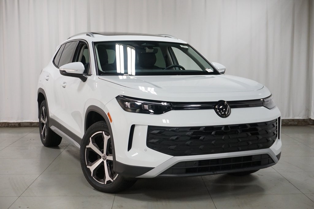 2025 Volkswagen Tiguan SE photo 2
