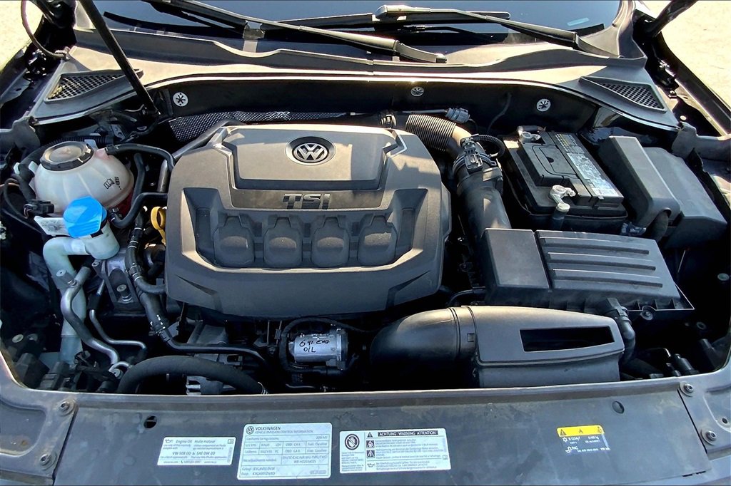 2019 Volkswagen Passat 2.0T Wolfsburg Edition photo 10