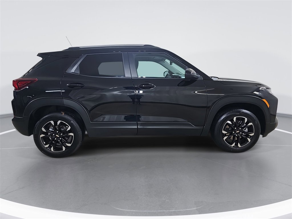 2023 Chevrolet Trailblazer LT photo 2