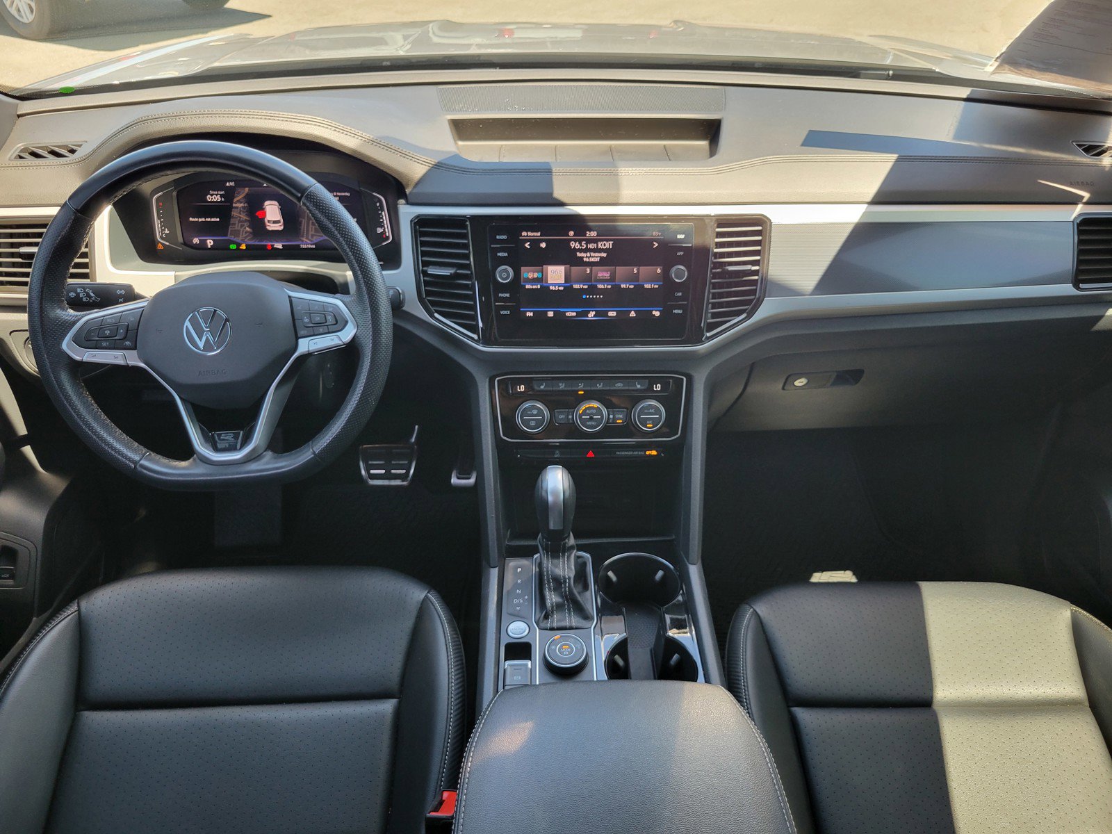 2022 Volkswagen Atlas Cross Sport SEL R-Line photo 13