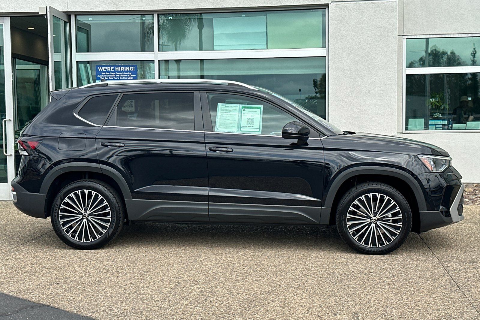 2025 Volkswagen Taos SE photo 3