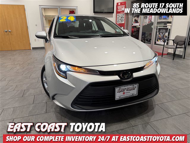 2024 Toyota Corolla LE's photo