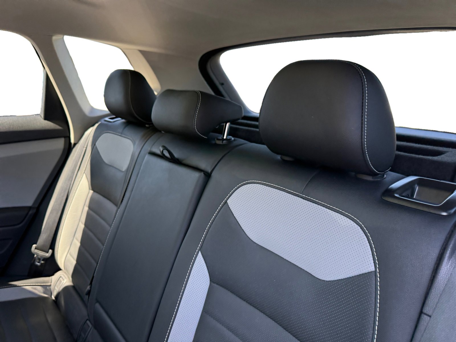 2022 Volkswagen Taos SEL photo 15
