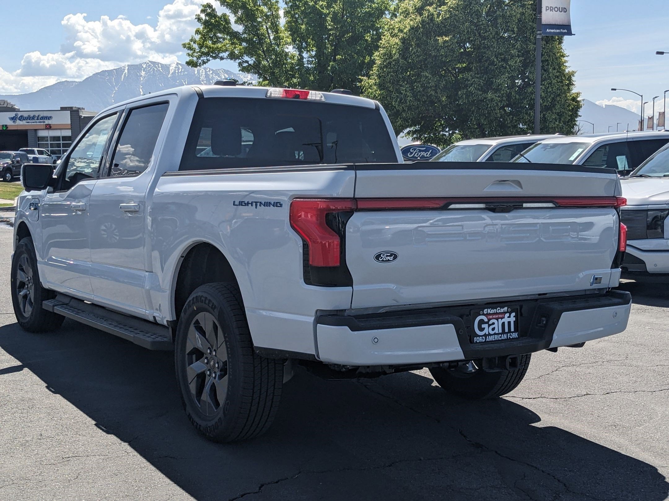 2025 Ford F-150 Lightning Lariat photo 5