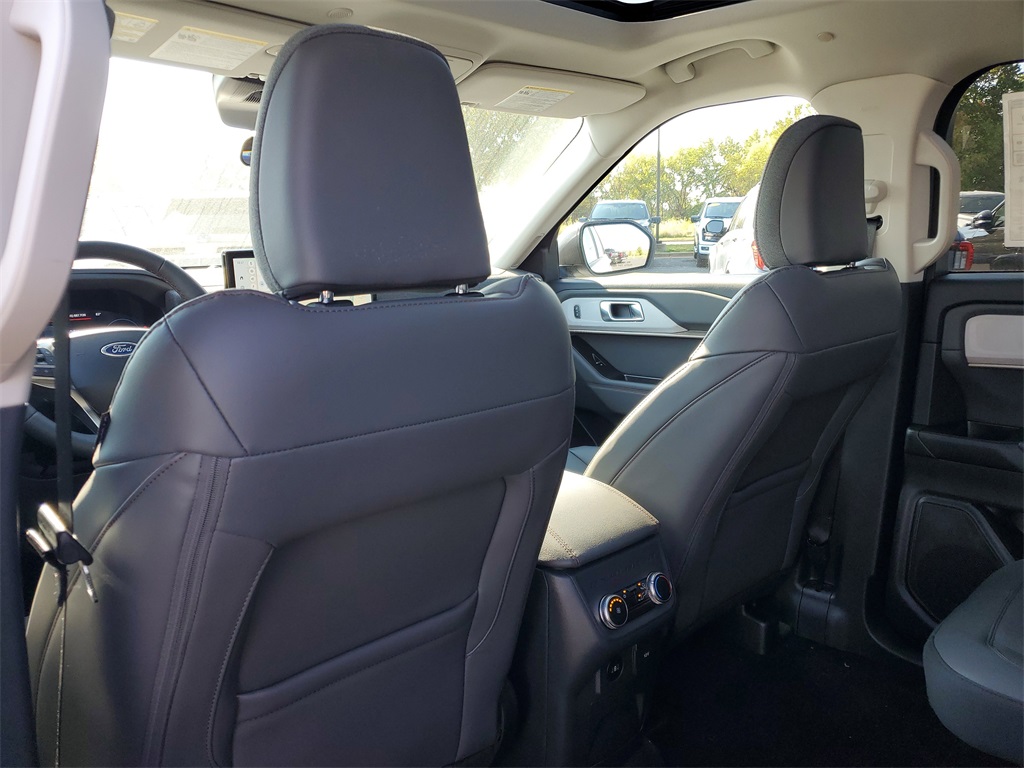 2025 Ford Explorer photo 23