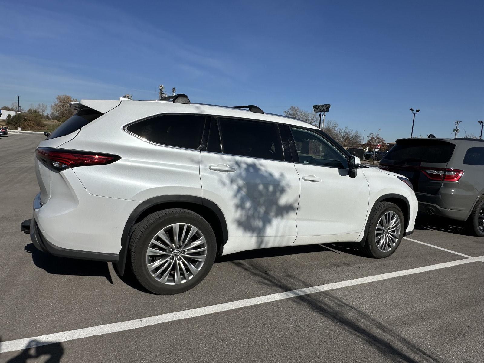 2022 Toyota Highlander Platinum photo 4