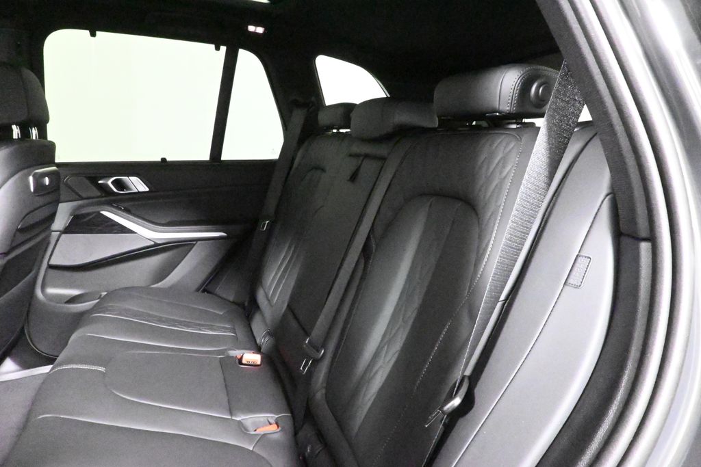 2025 Bmw X5 M60i photo 3