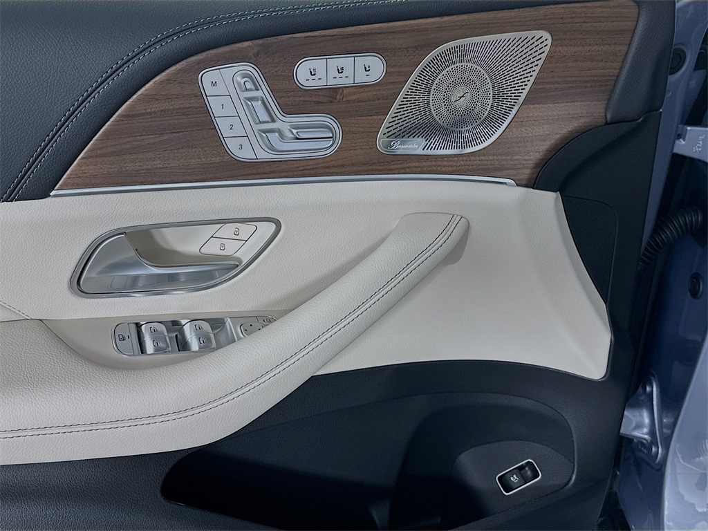 2026 Mercedes Benz GLS 580 4MATIC photo 16