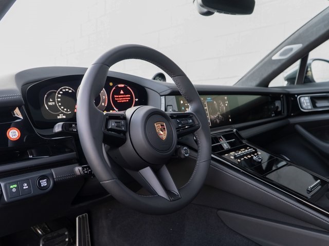 2025 Porsche Panamera GTS photo 4