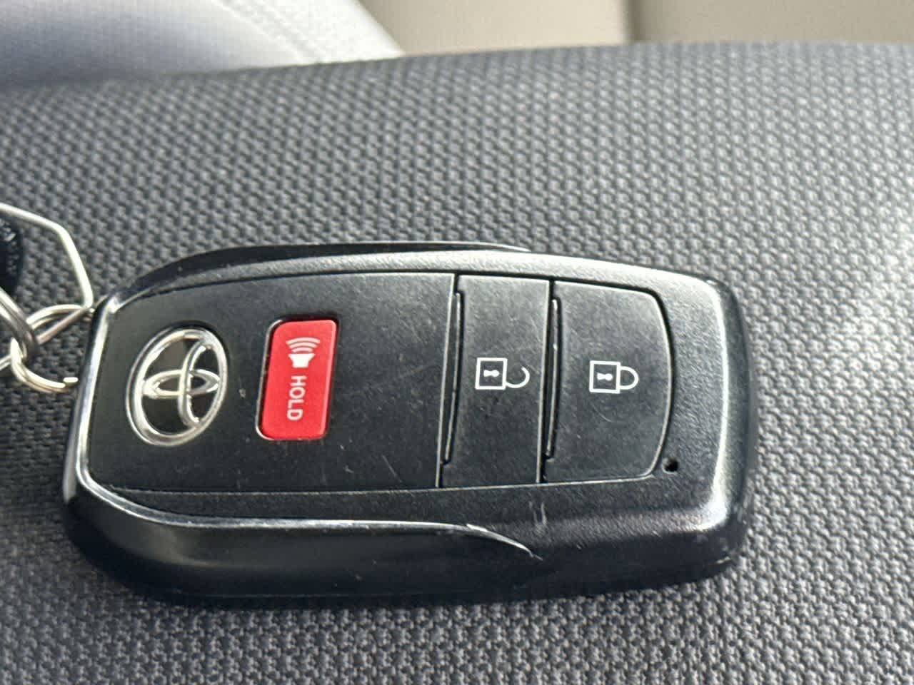 2023 Toyota Corolla Cross LE photo 23