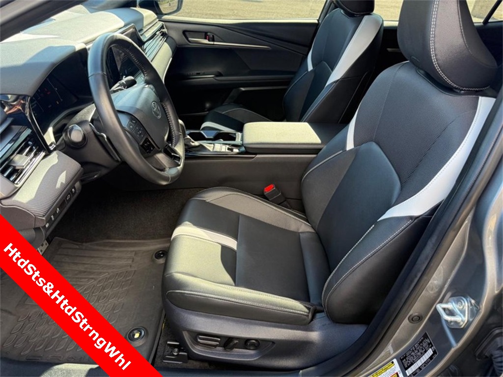 2025 Toyota Camry SE photo 13