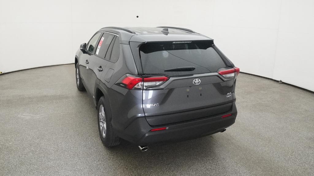 2025 Toyota RAV4 Hybrid XLE photo 16