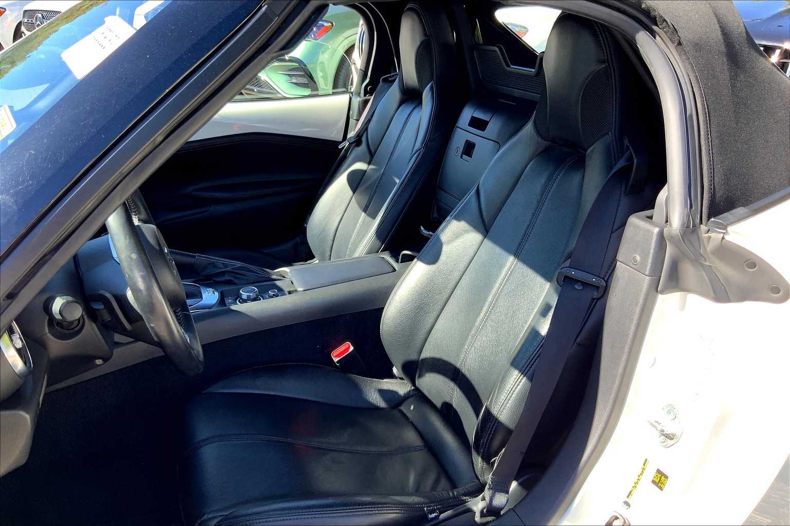 2022 Mazda MX-5 Miata Miata Grand Touring photo 8
