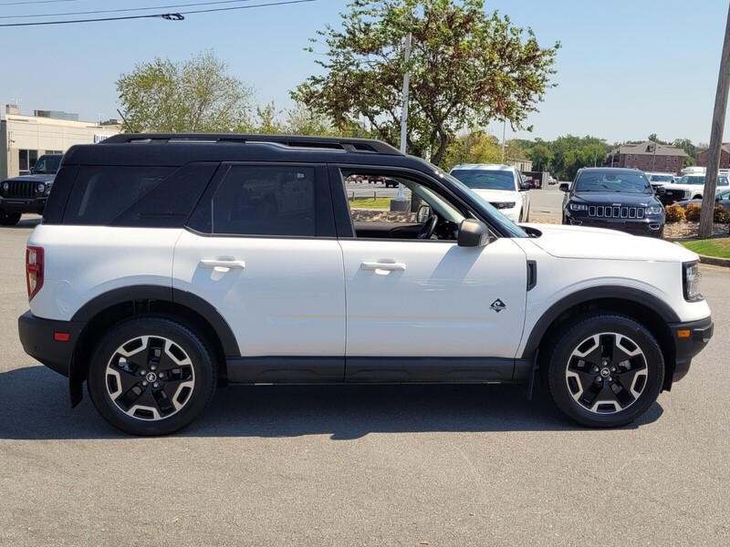 2022 Ford Bronco Sport Outer Banks photo 2
