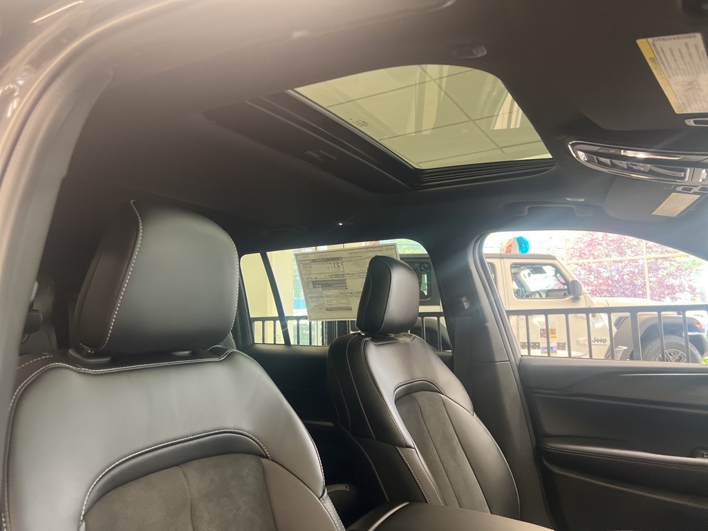 2025 Jeep Grand Cherokee Altitude X photo 13