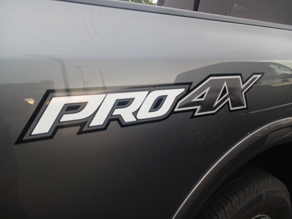 2018 Nissan Titan PRO-4X photo 20