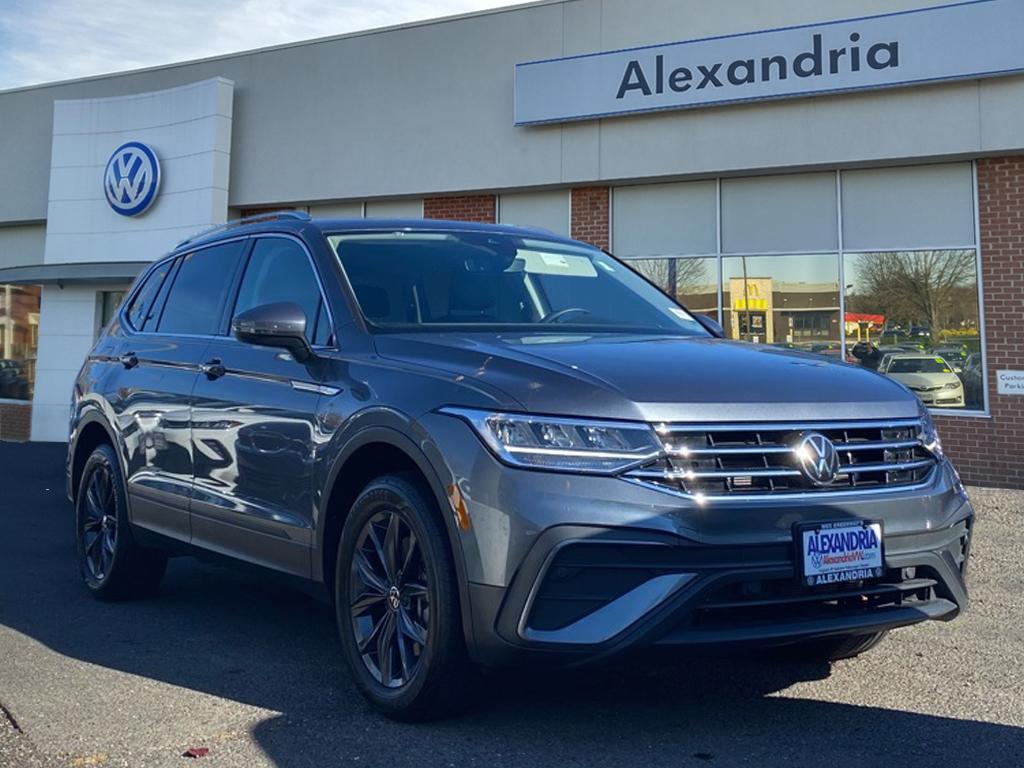 2022 Volkswagen Tiguan SE's photo