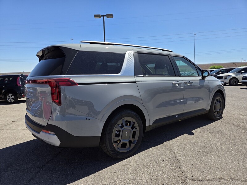 2026 Kia Carnival EX photo 3