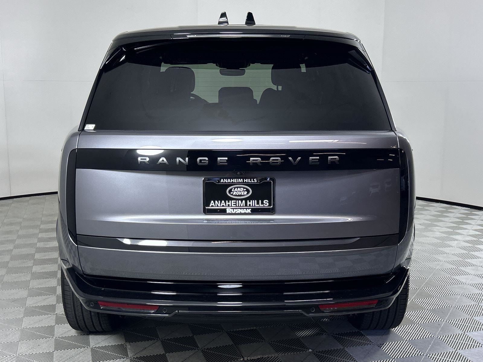 2025 Land Rover Range Rover SE photo 4