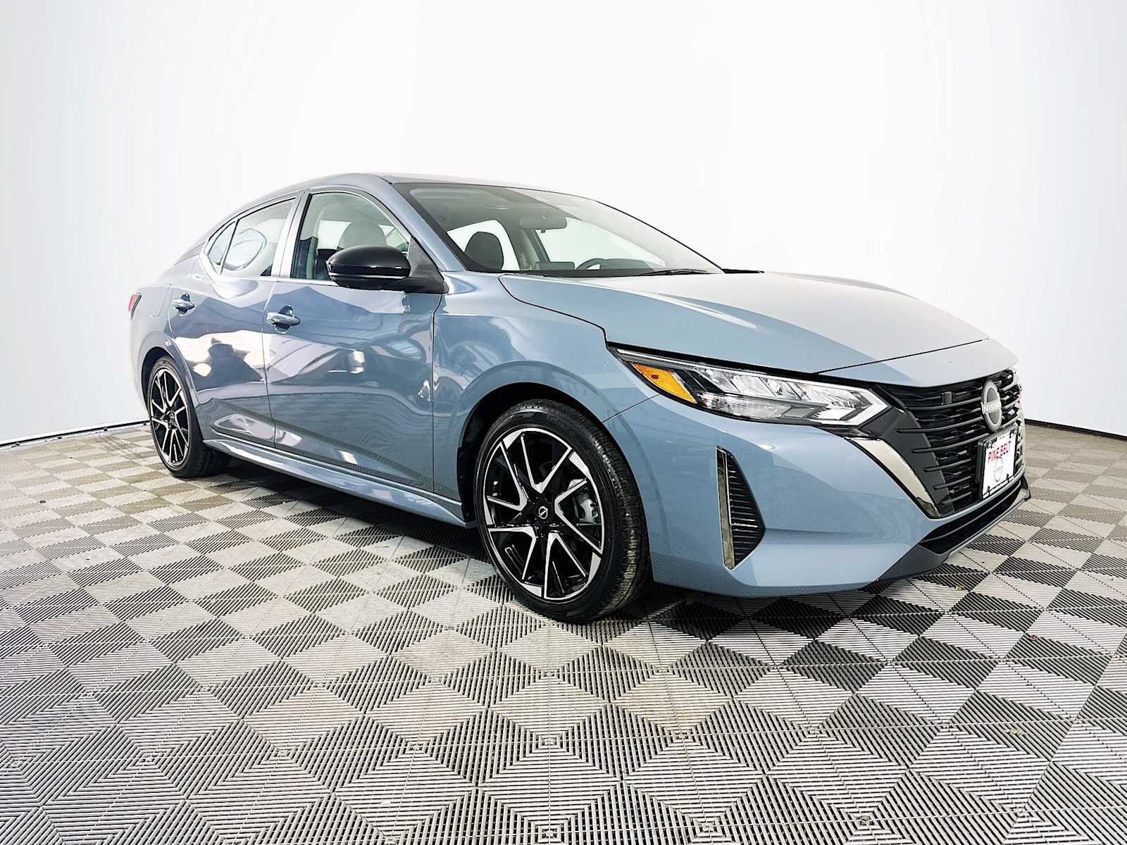 2024 Nissan Sentra SR photo 3