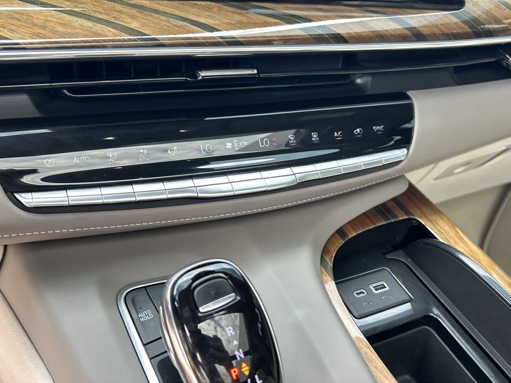 2021 Cadillac Escalade Premium Luxury Platinum photo 24