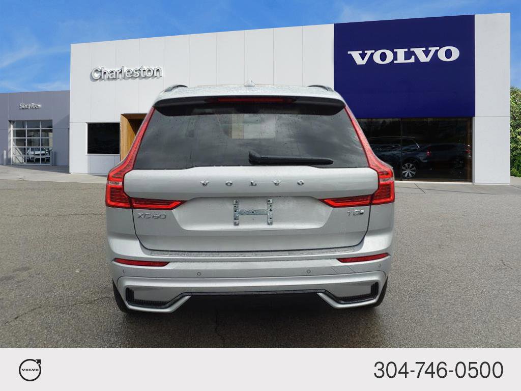 2025 Volvo XC60 Hybrid Plus photo 2