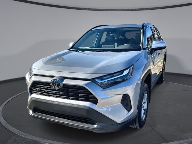 2025 Toyota RAV4 XLE's photo