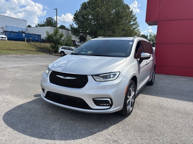 2026 Chrysler Pacifica Pinnacle photo 2