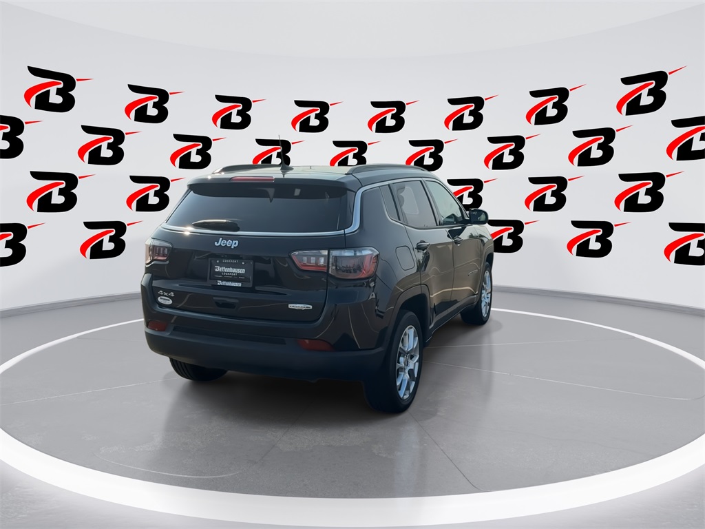 2022 Jeep Compass Latitude Lux photo 6