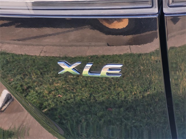2024 Toyota Corolla Cross XLE photo 5