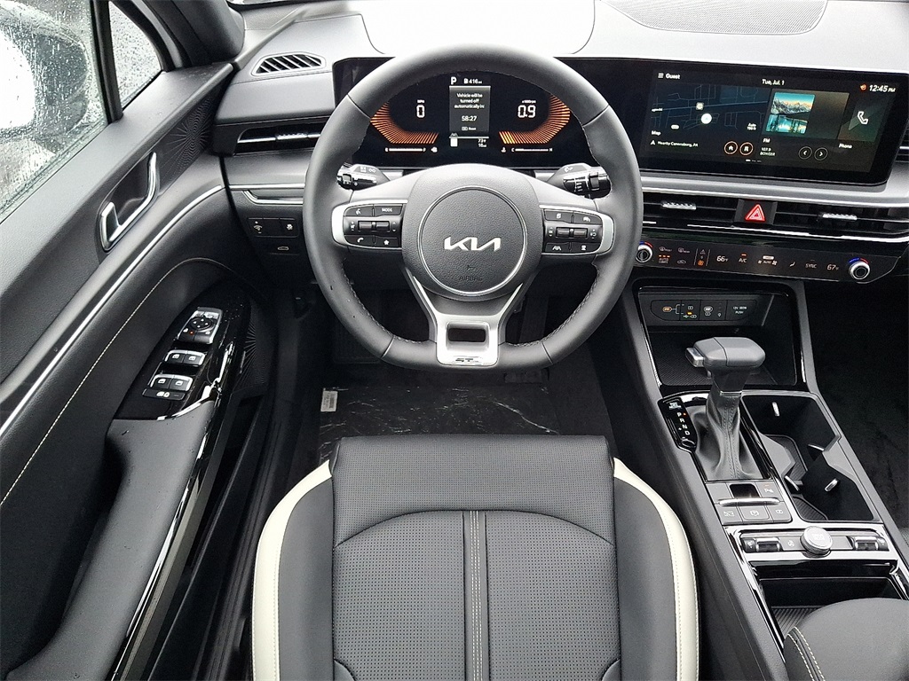 2025 Kia K5 GT-Line photo 8