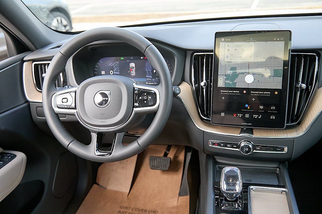 2026 VOLVO XC60 - Image 25