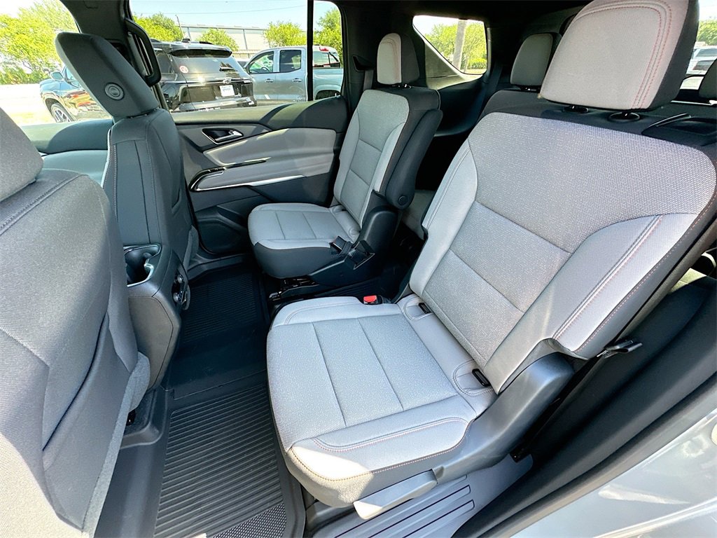 2025 Chevrolet Traverse photo 17