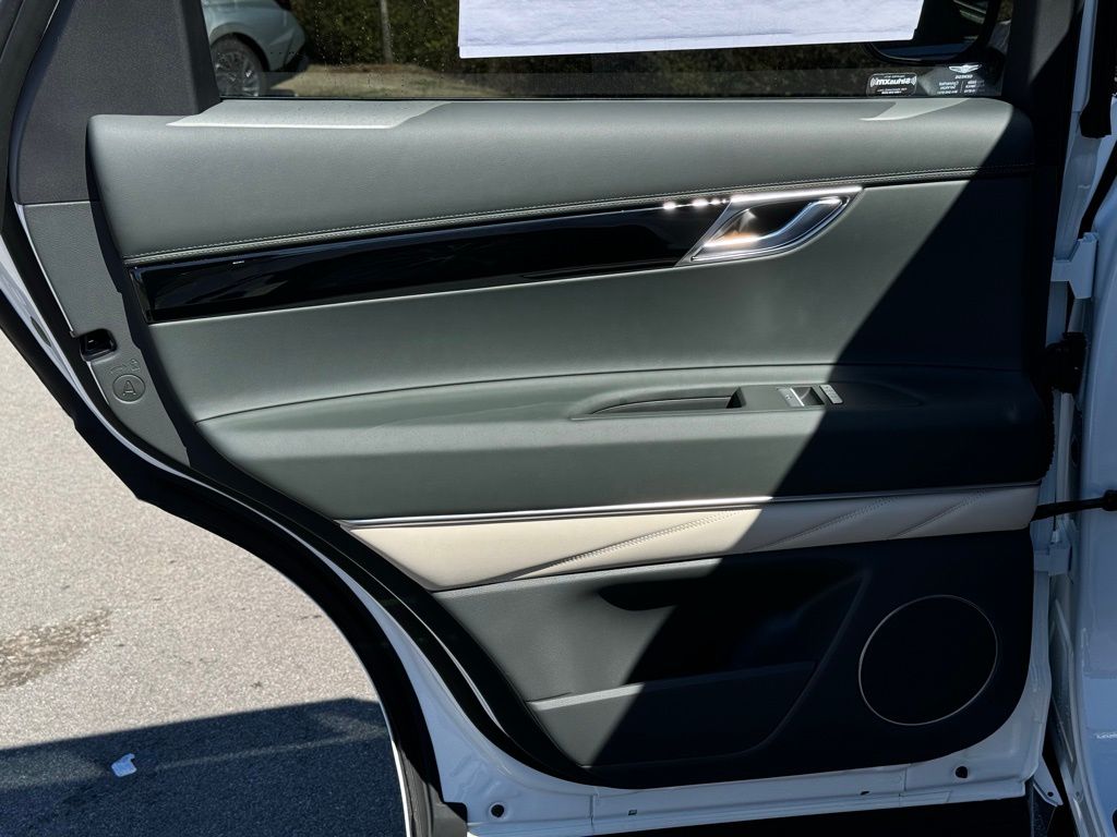 2025 Genesis GV80 2.5T AWD photo 15