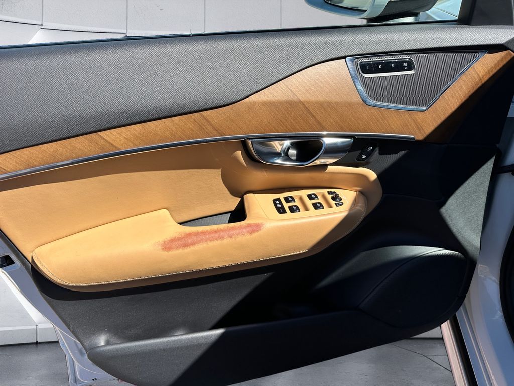 2017 Volvo XC90 T6 Inscription photo 12