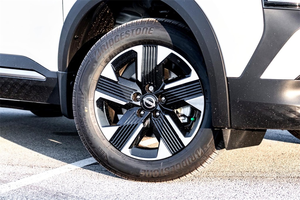 2025 Nissan Kicks SV photo 2