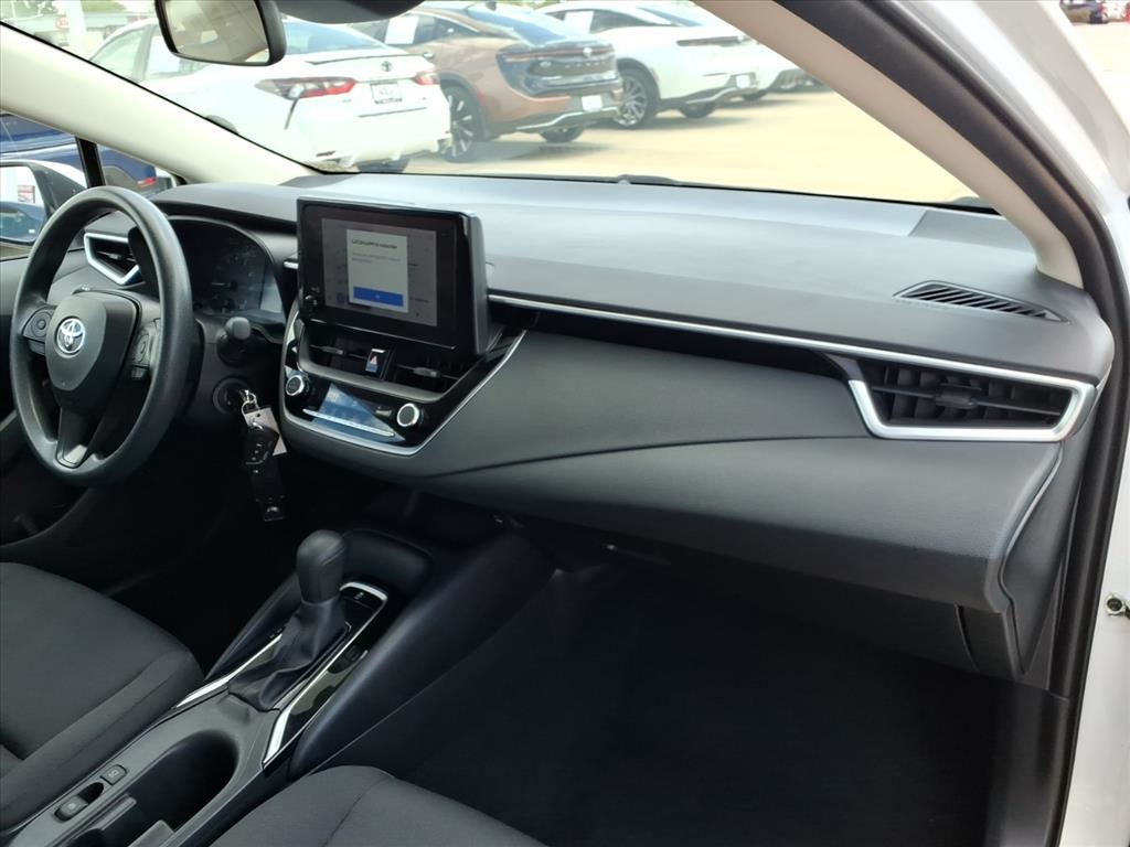 2024 Toyota Corolla LE photo 2
