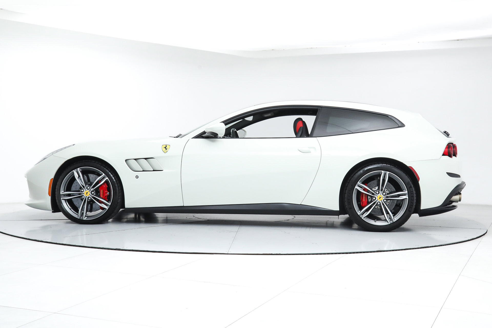 2020 Ferrari GTC4Lusso photo 4