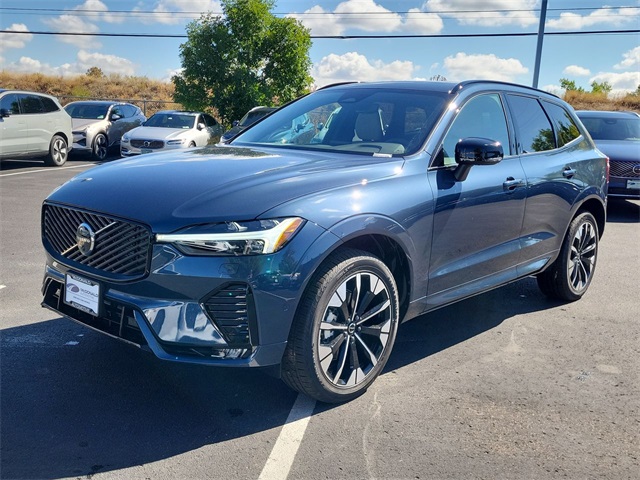 2026 Volvo XC60 Plus's photo