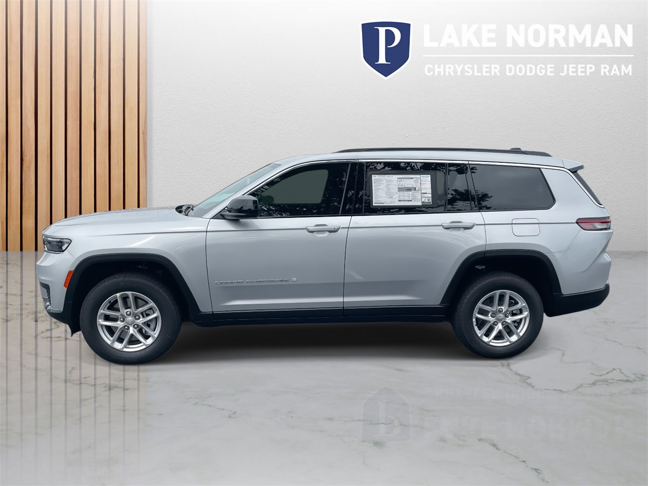 2025 Jeep Grand Cherokee Laredo X photo 5