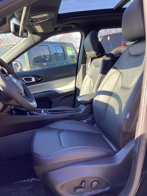2025 Jeep Compass Limited photo 6