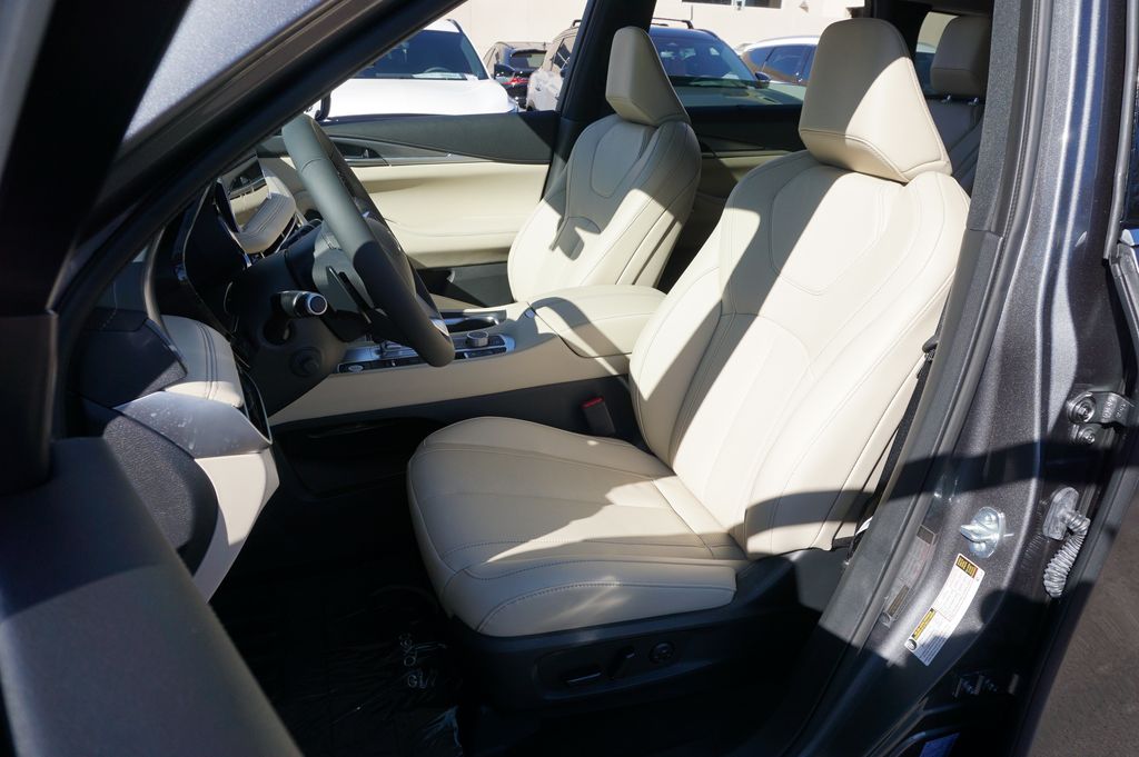 2025 Infiniti QX60 Luxe photo 14