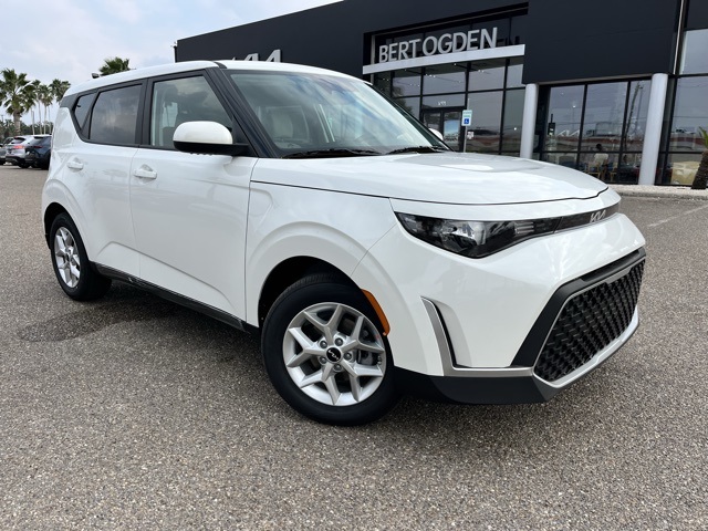 2025 Kia Soul LX's photo