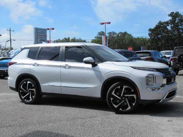 2022 Mitsubishi Outlander SE photo 2