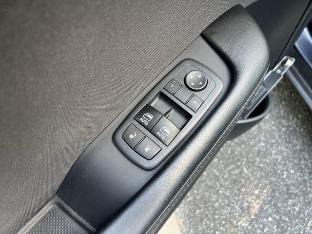 2016 Dodge Challenger SXT photo 4