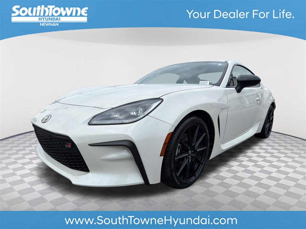 2024 Toyota GR86 Premium's photo