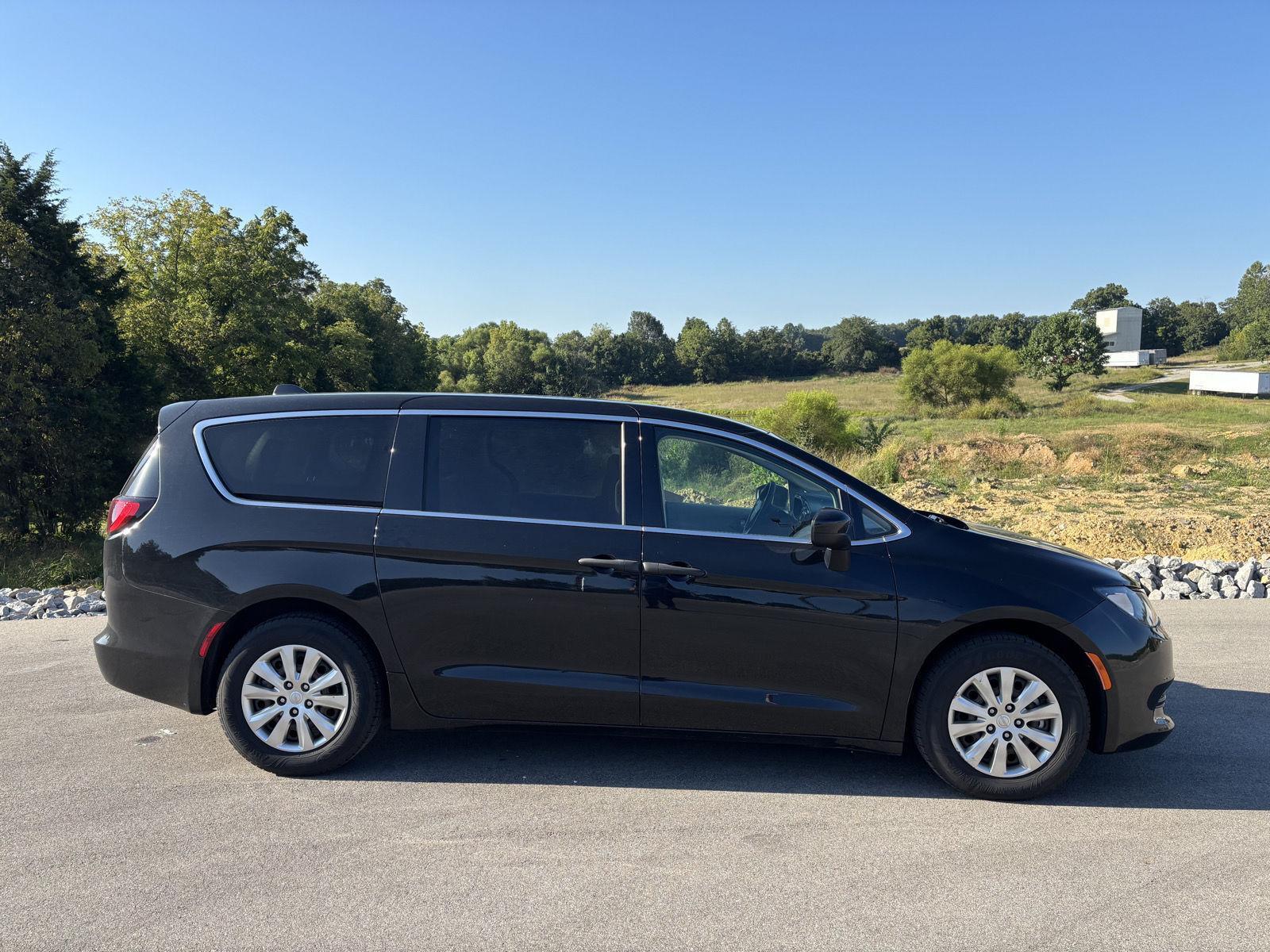 2021 Chrysler Voyager L photo 2