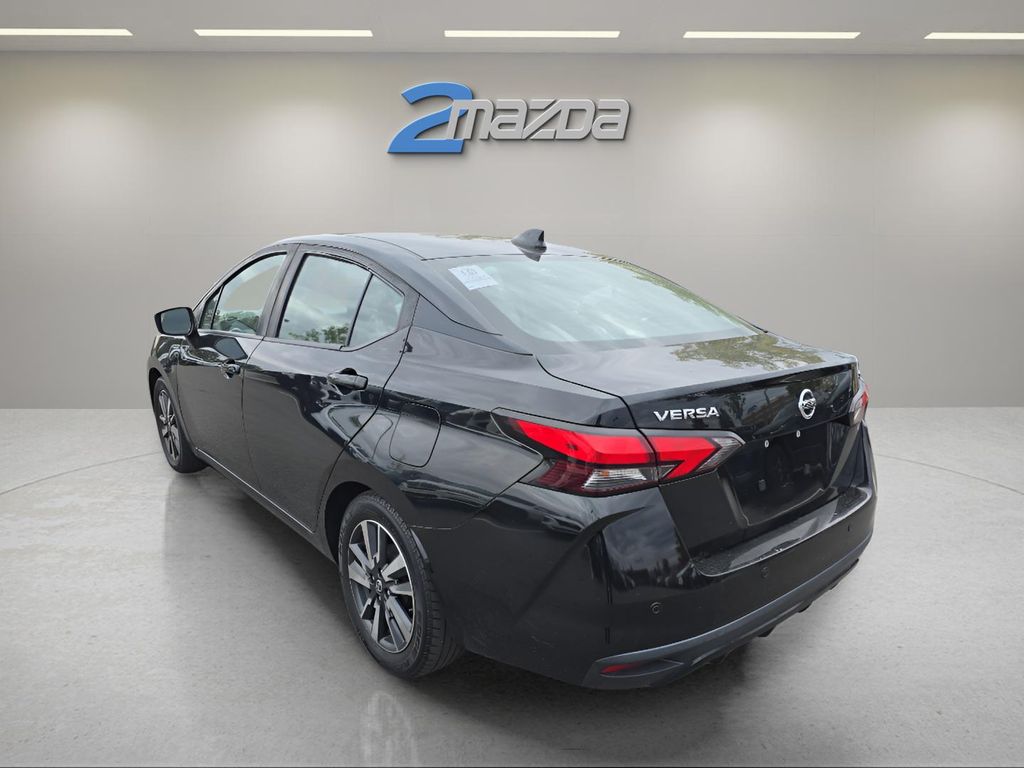 2021 Nissan Versa SV photo 3
