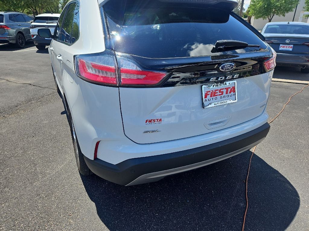 2022 Ford Edge SEL photo 10